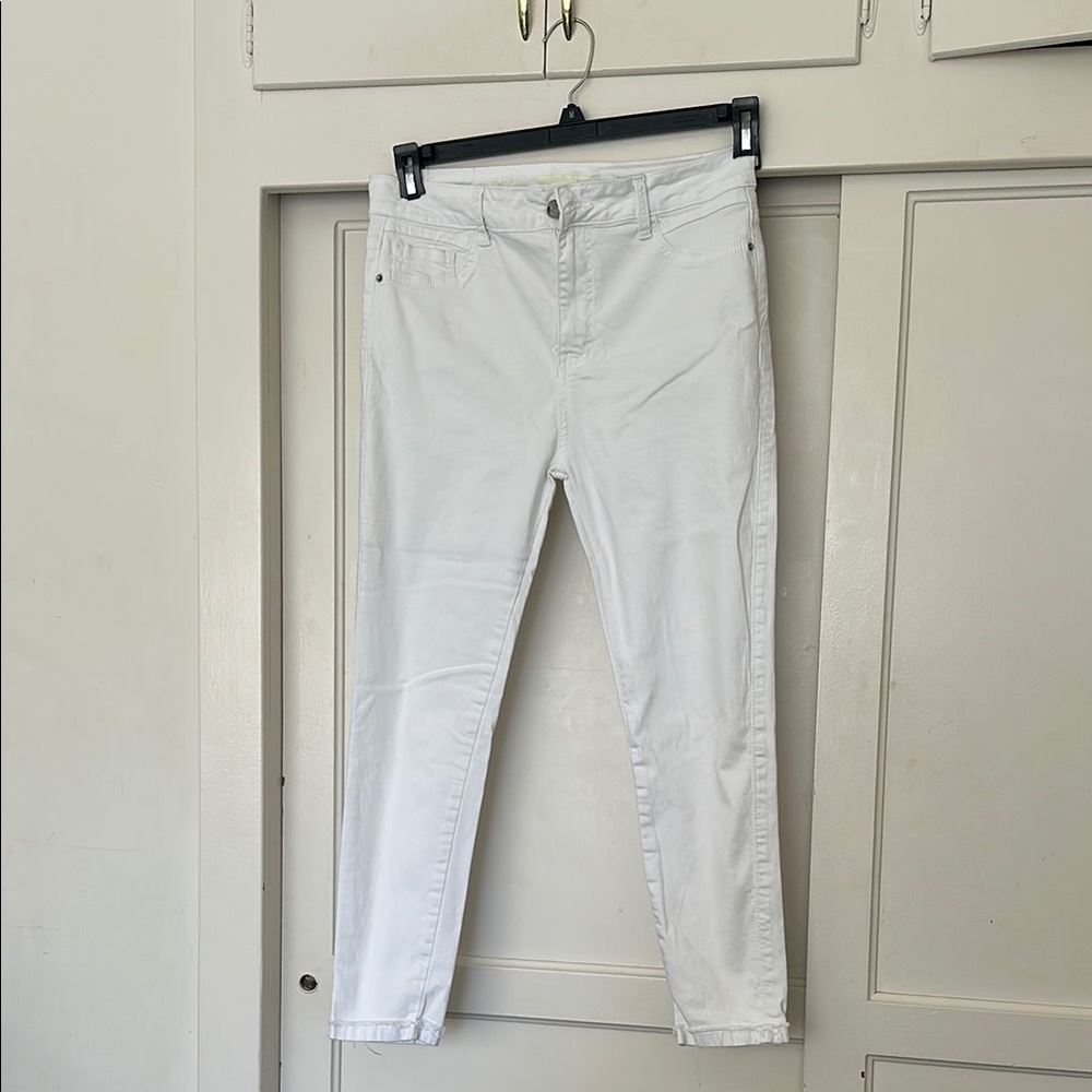White Skinny Jeans Highraised Push up with Crisp Design